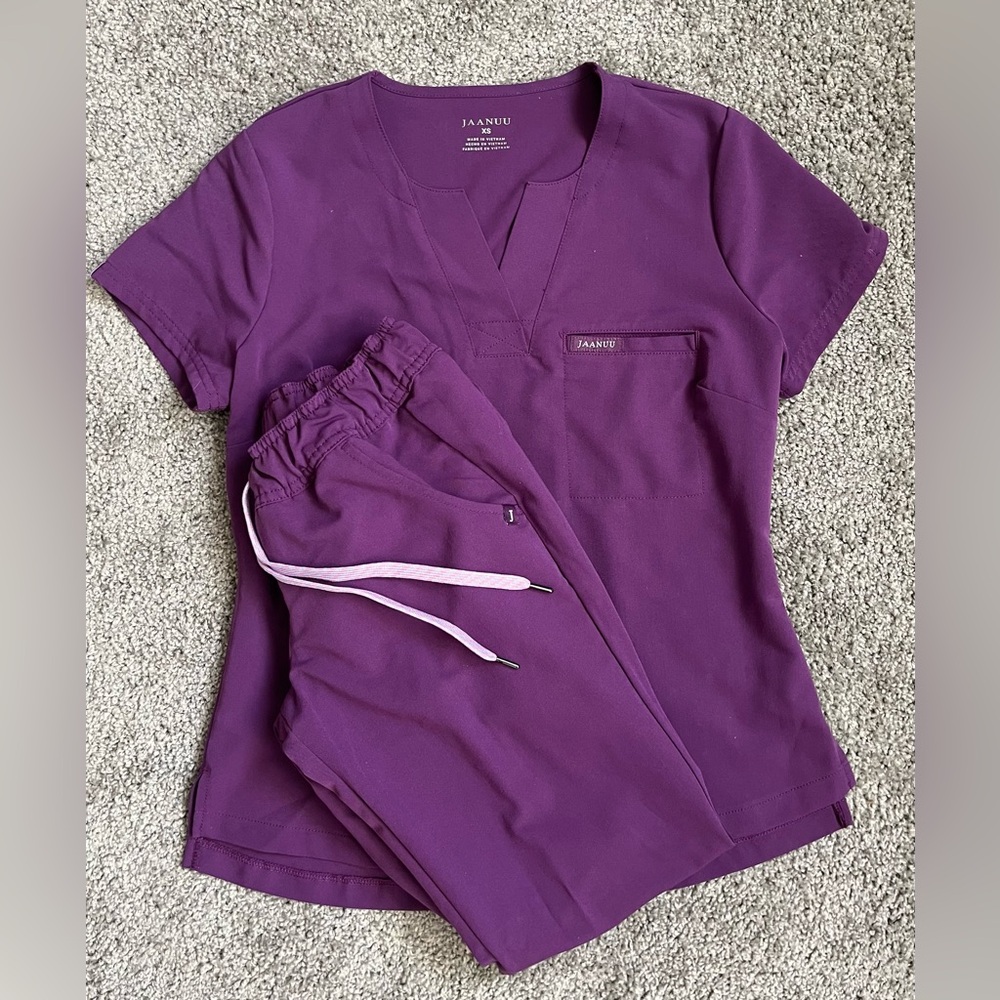 Jaanuu Eggplant scrub set